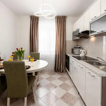 Nick Apartment