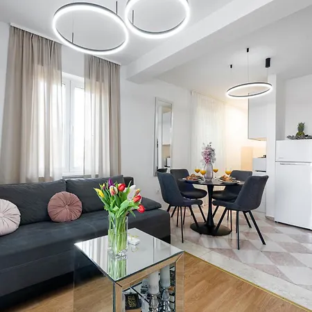 Nick Apartman *